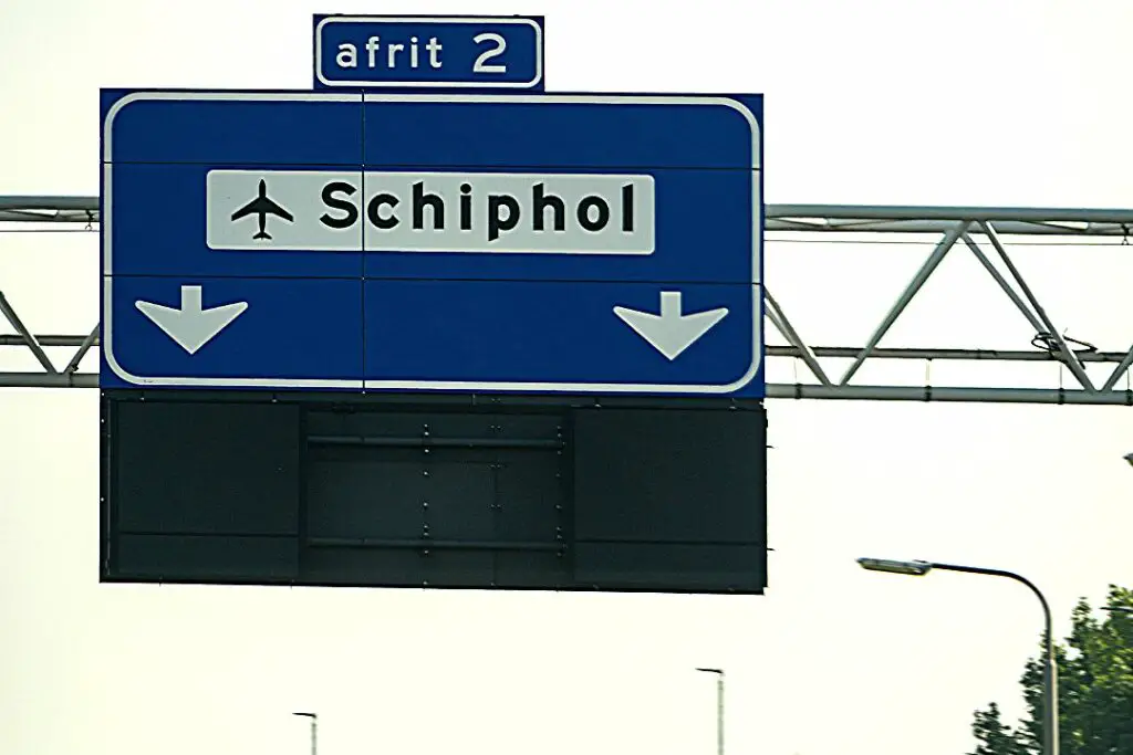 panneau indicationd 'aeroport a amsterdam