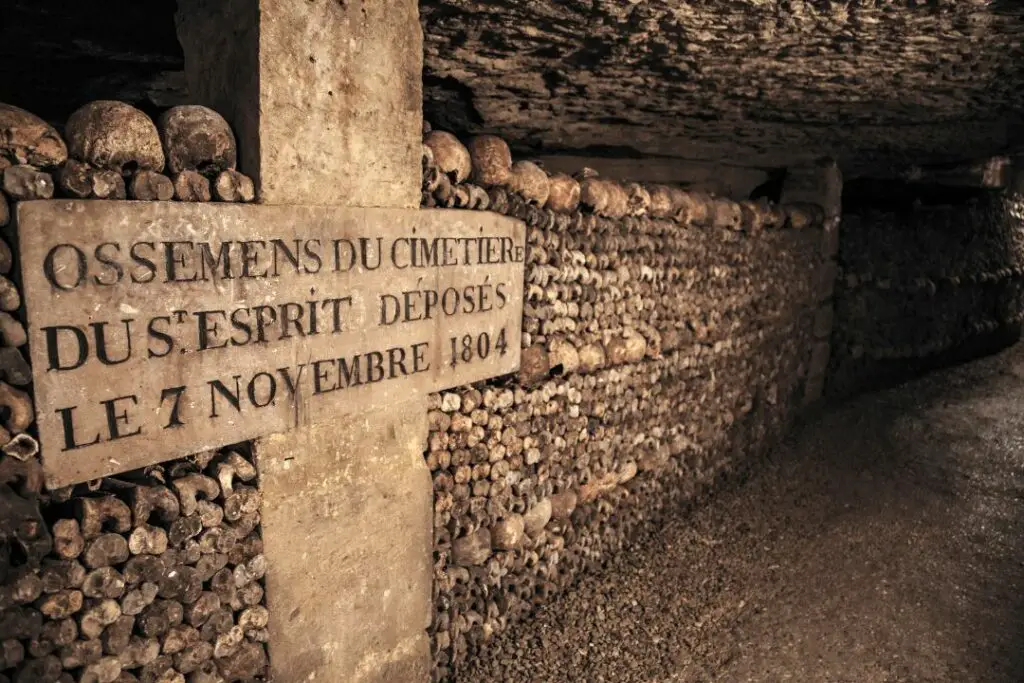 catacombes insolites a paris