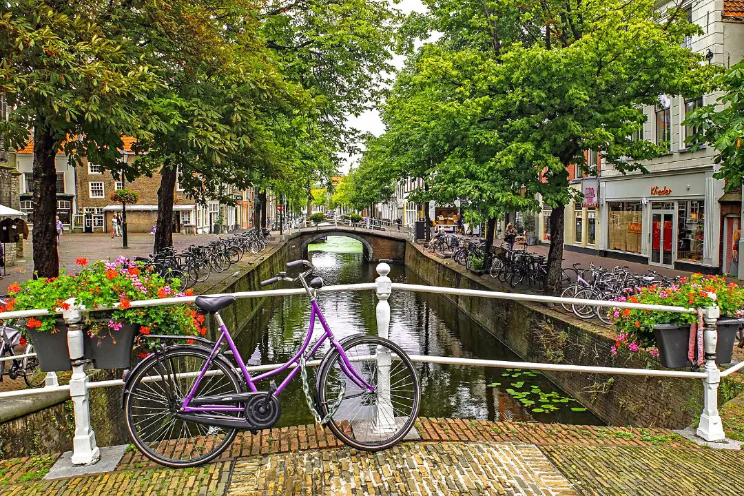 Explorer les villes néerlandaises en voiture 