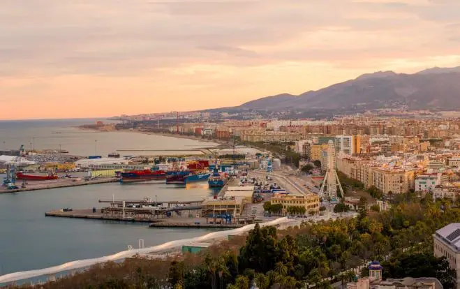 La Méditerranée à Malaga - Moments de Plaisir et de Détente