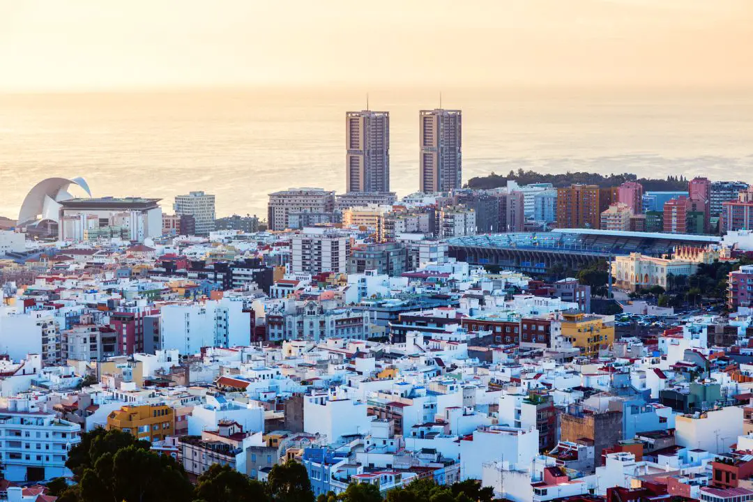 La relation entre l'Espagne et les Îles Canaries