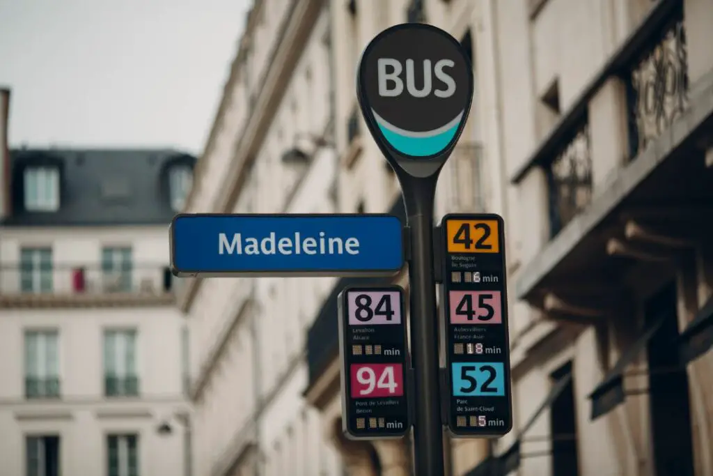 panneau de bus a paris