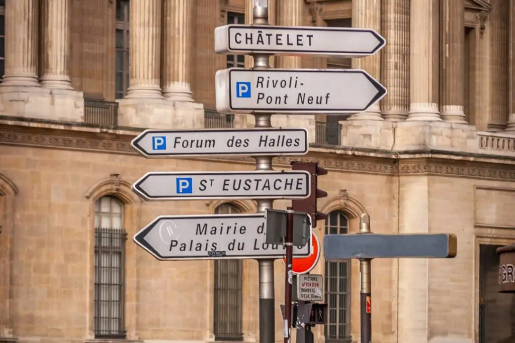 panneau de circulation a paris