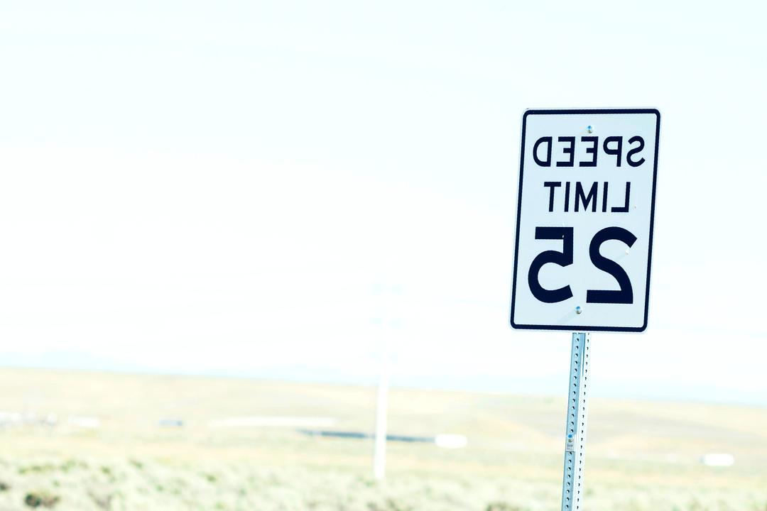 Signalisation routière indiquant une zone 30 ou 50 km/h