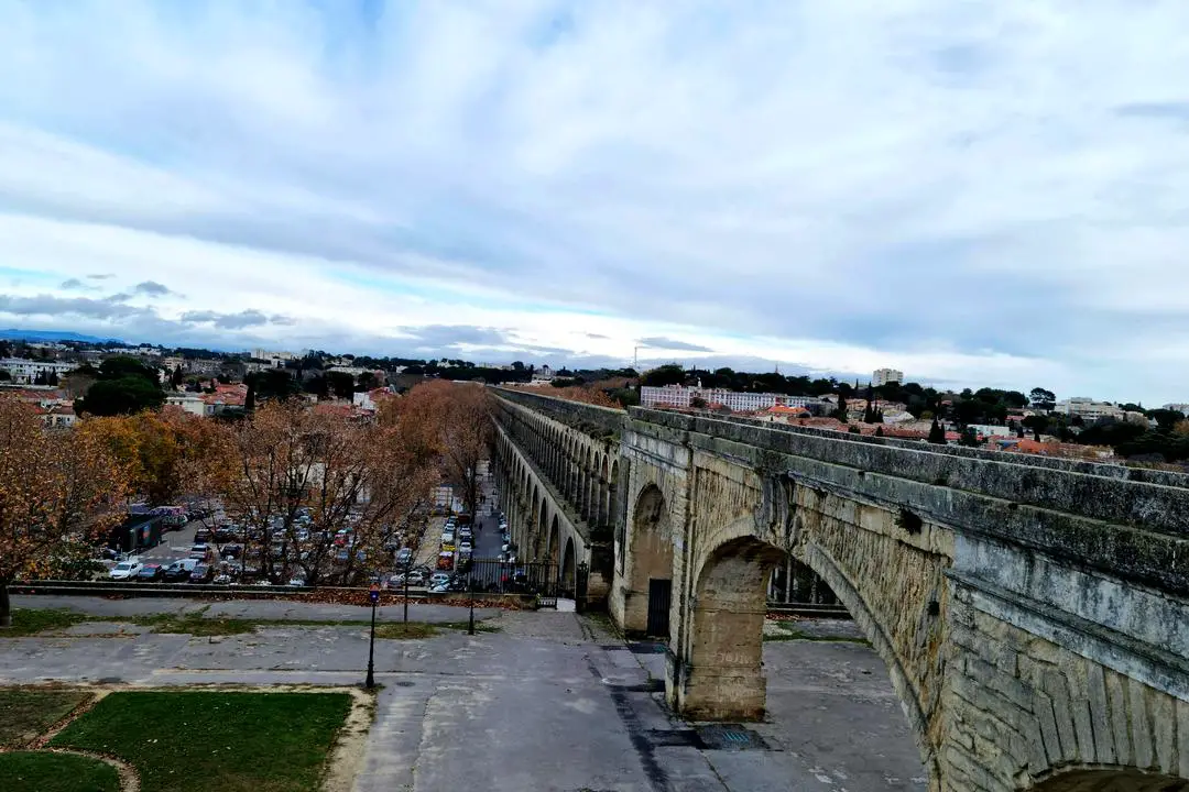Vue panoramique du quartier historique de Montpellier, destination touristique recommandée.